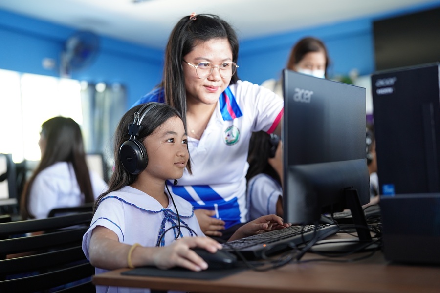 The DigiHub is expected to support the learning of approximately 300 students per school year in JES due to the complete computer setup, helping ICT educators like Teacher Jeri Micka Galang demonstrate lessons effectively.