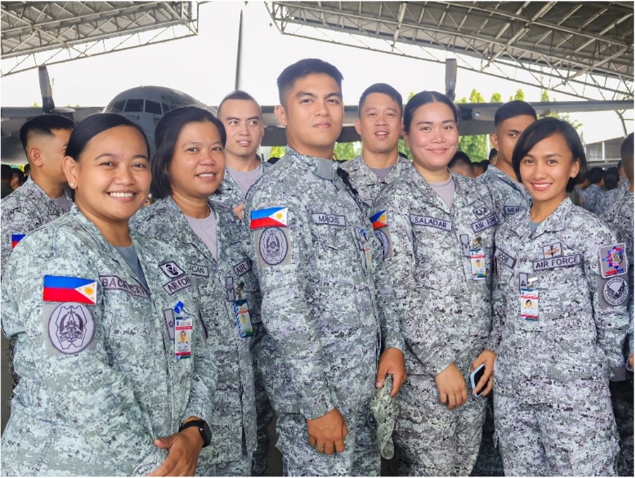 SM scholar-alumna Danzel Bacaycay (first from left), an Asia Pacific College Accountancy graduate, enters the Philippine Air Force Officer Candidate School and becomes a 2nd Lieutenant in 2013, taking on finance and leadership roles in the PAF.
