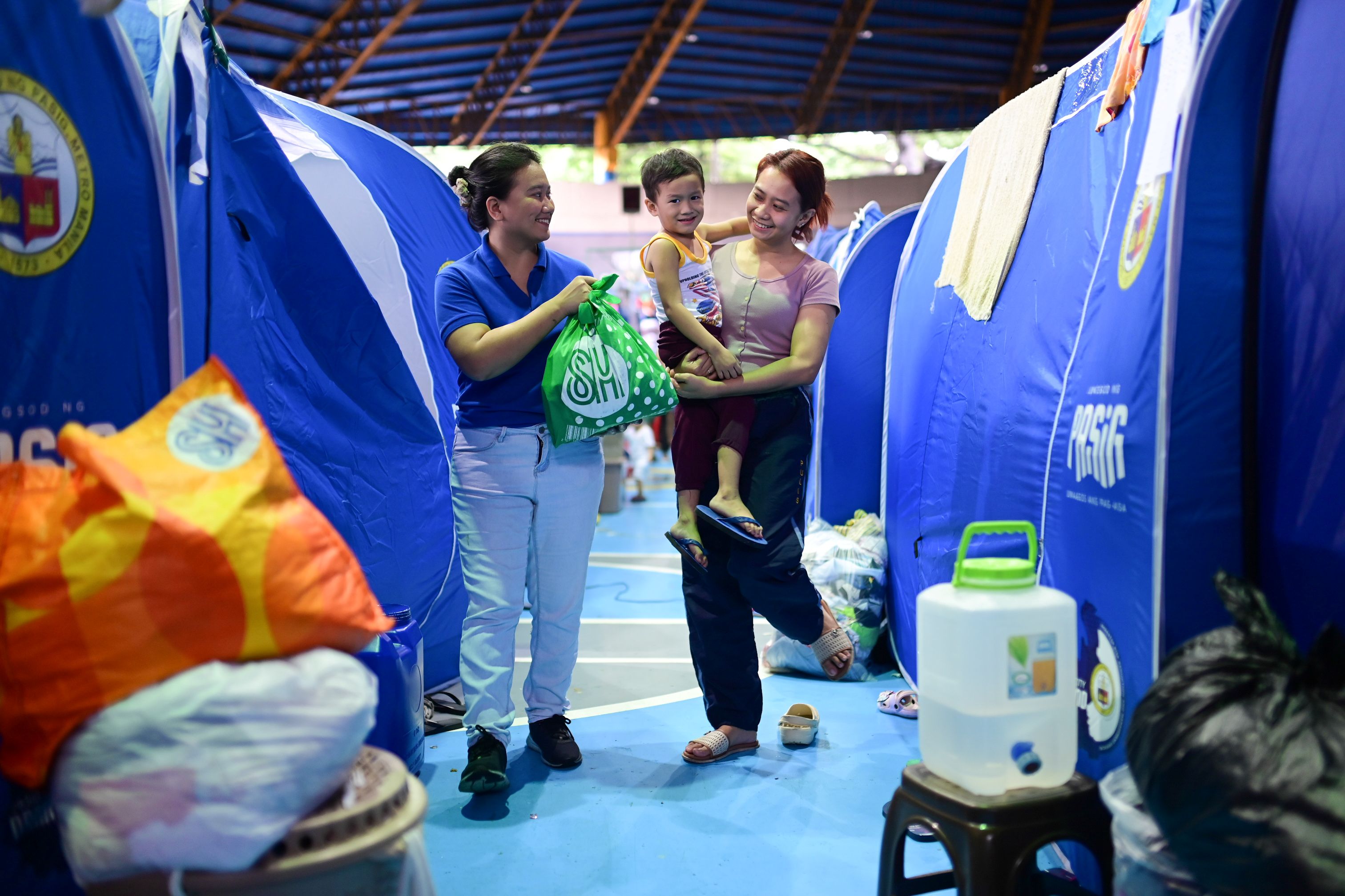 SM Foundation extends relief to fire-affected residents in Pasig City